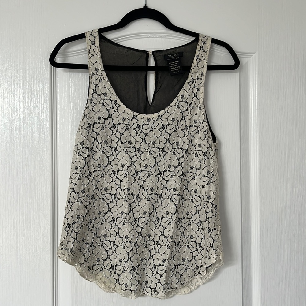Lace tank aritzia size XS